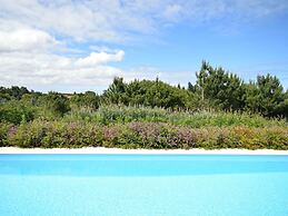 Villa in Foz do Arelho With Pool & Beach
