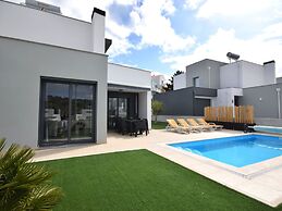 Lavish Villa in Foz do Arelho With Private Pool