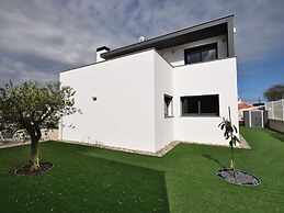 Lavish Villa in Foz do Arelho With Private Pool
