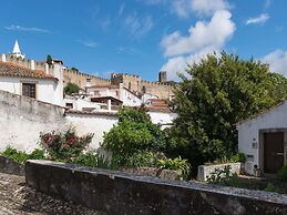 Modern Villa With Private Pool, Near the Beautiful Beach of Foz de Are
