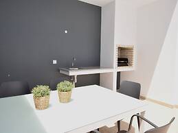 Modern Villa With Private Pool, Near the Beautiful Beach of Foz de Are