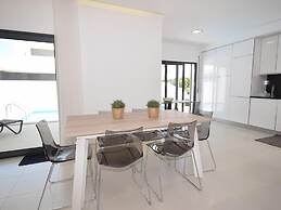 Modern Villa With Private Pool, Near the Beautiful Beach of Foz de Are