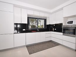 Modern Villa With Private Pool, Near the Beautiful Beach of Foz de Are