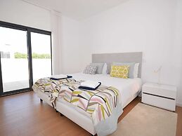Modern Villa With Private Pool, Near the Beautiful Beach of Foz de Are