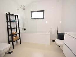Modern Villa With Private Pool, Near the Beautiful Beach of Foz de Are