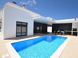 Modern Villa With Private Pool, Near the Beautiful Beach of Foz de Are