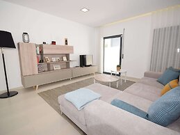 Modern Villa With Private Pool, Near the Beautiful Beach of Foz de Are