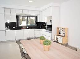 Modern Villa With Private Pool, Near the Beautiful Beach of Foz de Are