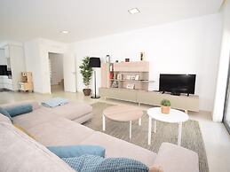 Modern Villa With Private Pool, Near the Beautiful Beach of Foz de Are