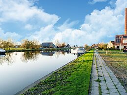 Home With Vinyls, Bikes and Waterways