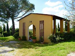 Spacious Apartment in Vinci With Pool and Garden
