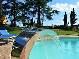 Spacious Apartment in Vinci With Pool and Garden