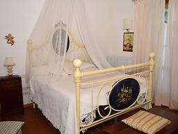 Spacious Apartment in Vinci With Pool and Garden