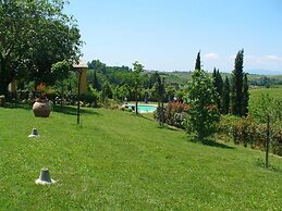 Spacious Apartment in Vinci With Pool and Garden