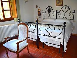 Spacious Apartment in Vinci With Pool and Garden