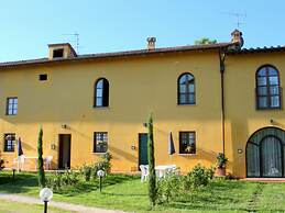 Spacious Apartment in Vinci With Pool and Garden