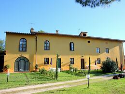 Spacious Apartment in Vinci With Pool and Garden