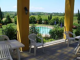 Spacious Apartment in Vinci With Pool and Garden