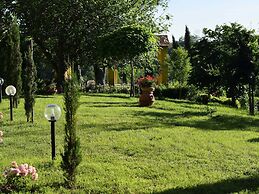 Spacious Apartment in Vinci With Pool and Garden