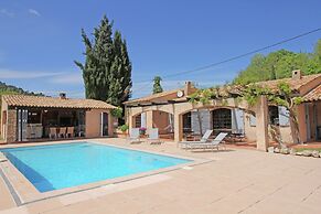 Villa in Salernes With Private Pool & Garden
