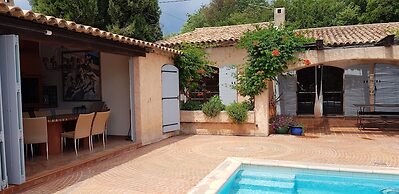 Villa in Salernes With Private Pool & Garden