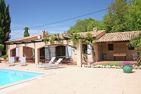 Villa in Salernes With Private Pool & Garden
