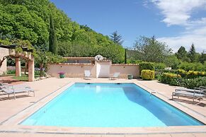 Villa in Salernes With Private Pool & Garden