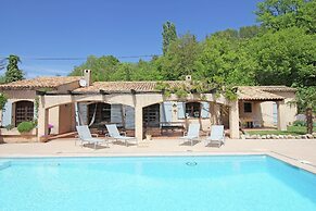 Villa in Salernes With Private Pool & Garden