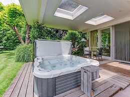 Beautiful Holiday Home in Oldenzaal with Hot Tub