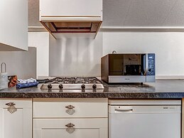 Beautiful Holiday Home in Oldenzaal with Hot Tub