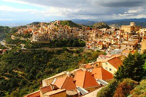 Elegant, Historical Villa with Swimming Pool in Rural Region near Etna