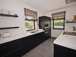 Modern Villa With Swimming Pool Near Carvoeiro