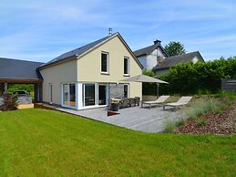 Stylish Holiday Home in Houffalize With Sauna, Patio, Garden