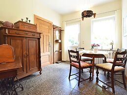 Vintage Apartment in Kröpelin near Forest