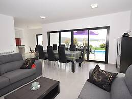 Modern Villa With Private Swimming Pool