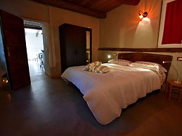 Ancient, Renovated Farmstead With Private, Equipped Garden