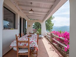 Picturesque Flat With sea View
