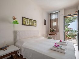 Picturesque Flat With sea View