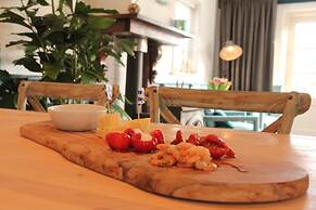 Holiday Home in Hindeloopen by Lake