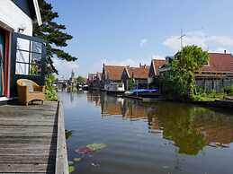 Lovely Holiday Home in Hindeloopen in a Great Setting, on the 11 City 