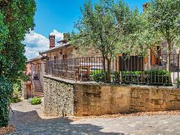 Spacious Holiday Home in Ca' De' Grimaldi near Town Center