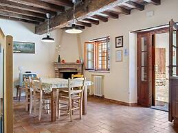 Spacious Holiday Home in Ca' De' Grimaldi near Town Center