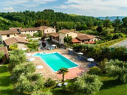 Farmhouse in Perugia with Hot Tub, Swimming Pool, Garden, BBQ