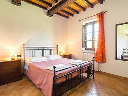 Farmhouse in Perugia with Hot Tub, Swimming Pool, Garden, BBQ