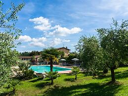 Farmhouse in Perugia with Hot Tub, Swimming Pool, Garden, BBQ
