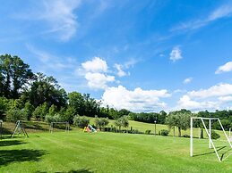 Farmhouse in Perugia with Hot Tub, Swimming Pool, Garden, BBQ