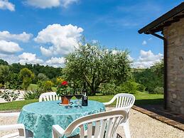 Farmhouse in Perugia with Hot Tub, Swimming Pool, Garden, BBQ
