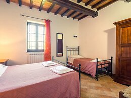 Farmhouse in Perugia with Hot Tub, Swimming Pool, Garden, BBQ