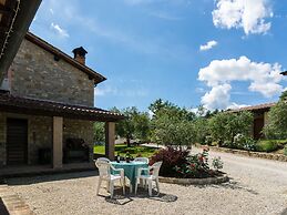Farmhouse in Perugia with Hot Tub, Swimming Pool, Garden, BBQ