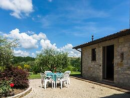 Farmhouse in Perugia with Hot Tub, Swimming Pool, Garden, BBQ